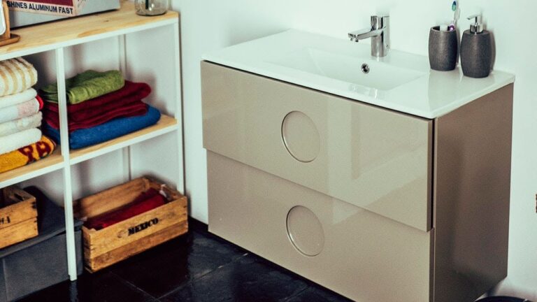 Gu&iacute;a para montar un mueble de ba&ntilde;o f&aacute;cilmente