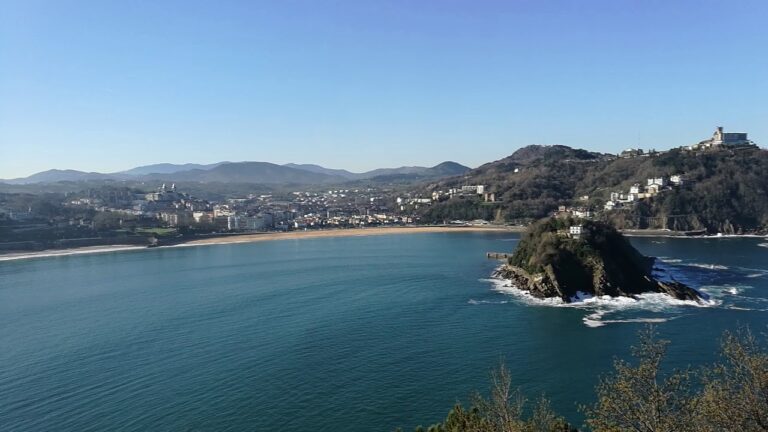 Guía para subir al Monte Urgull en San Sebastián