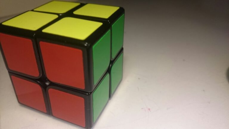 Gu&iacute;a para armar un cubo de Rubik 2x2 desmontado